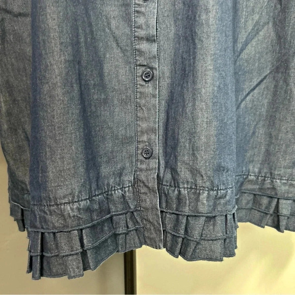 Joan Rivers Women's 1X Lightweight Denim Shirt Ruffle Hem Roll Tab Cotton Modest - Picture 3 of 13